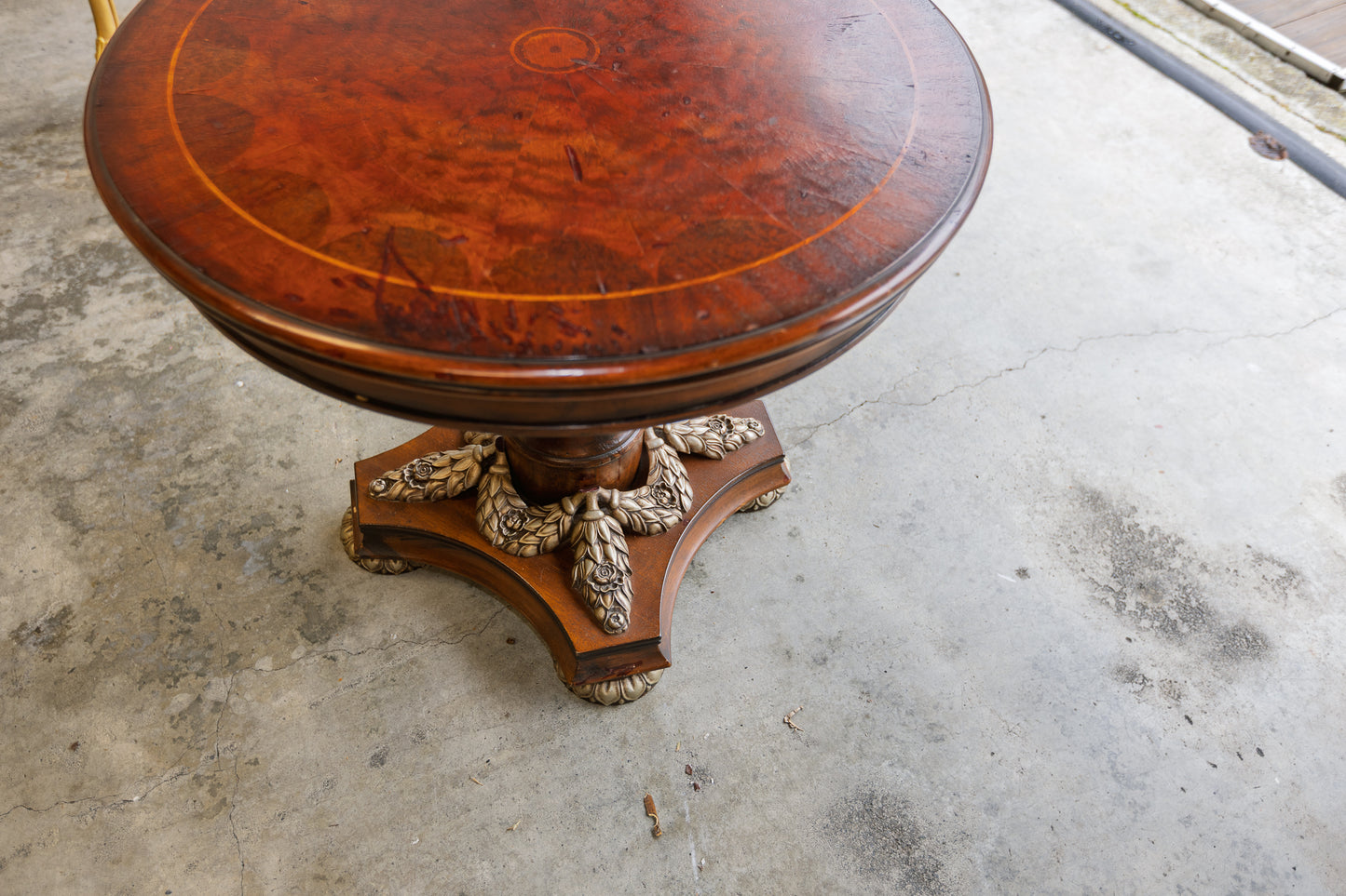 Exquisite Vintage Mahogany Pedestal Table