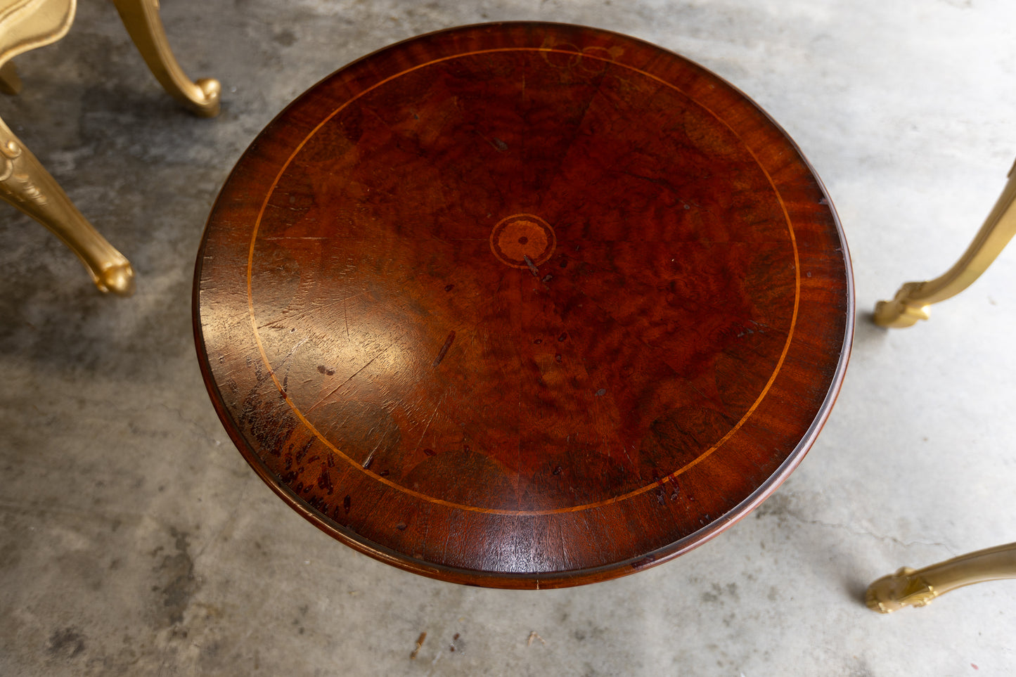 Exquisite Vintage Mahogany Pedestal Table