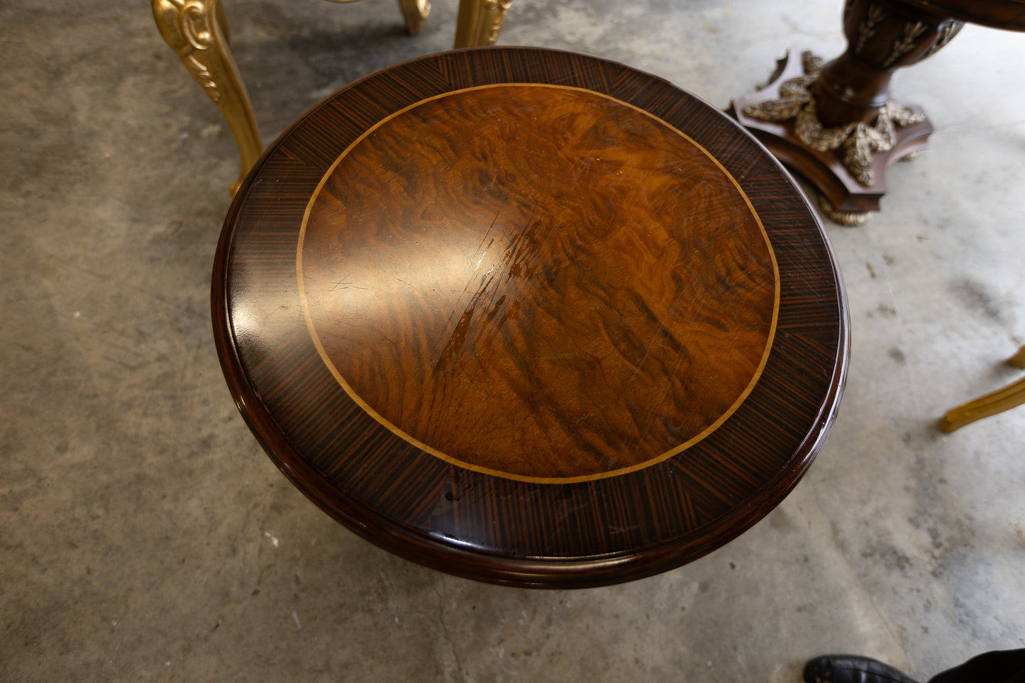 Exquisite Vintage Mahogany Pedestal Table