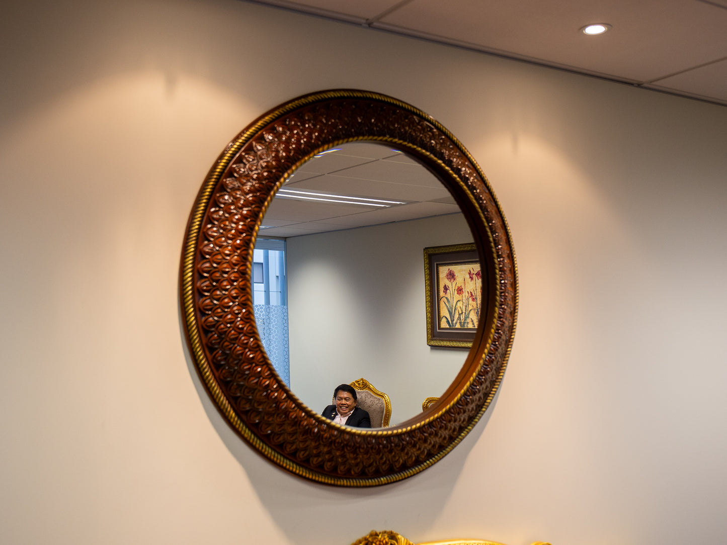 Decorative Round Wall Mirror with Textured Frame