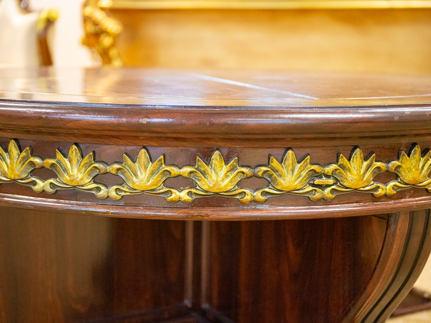 Hardwood Vintage Round Center Table