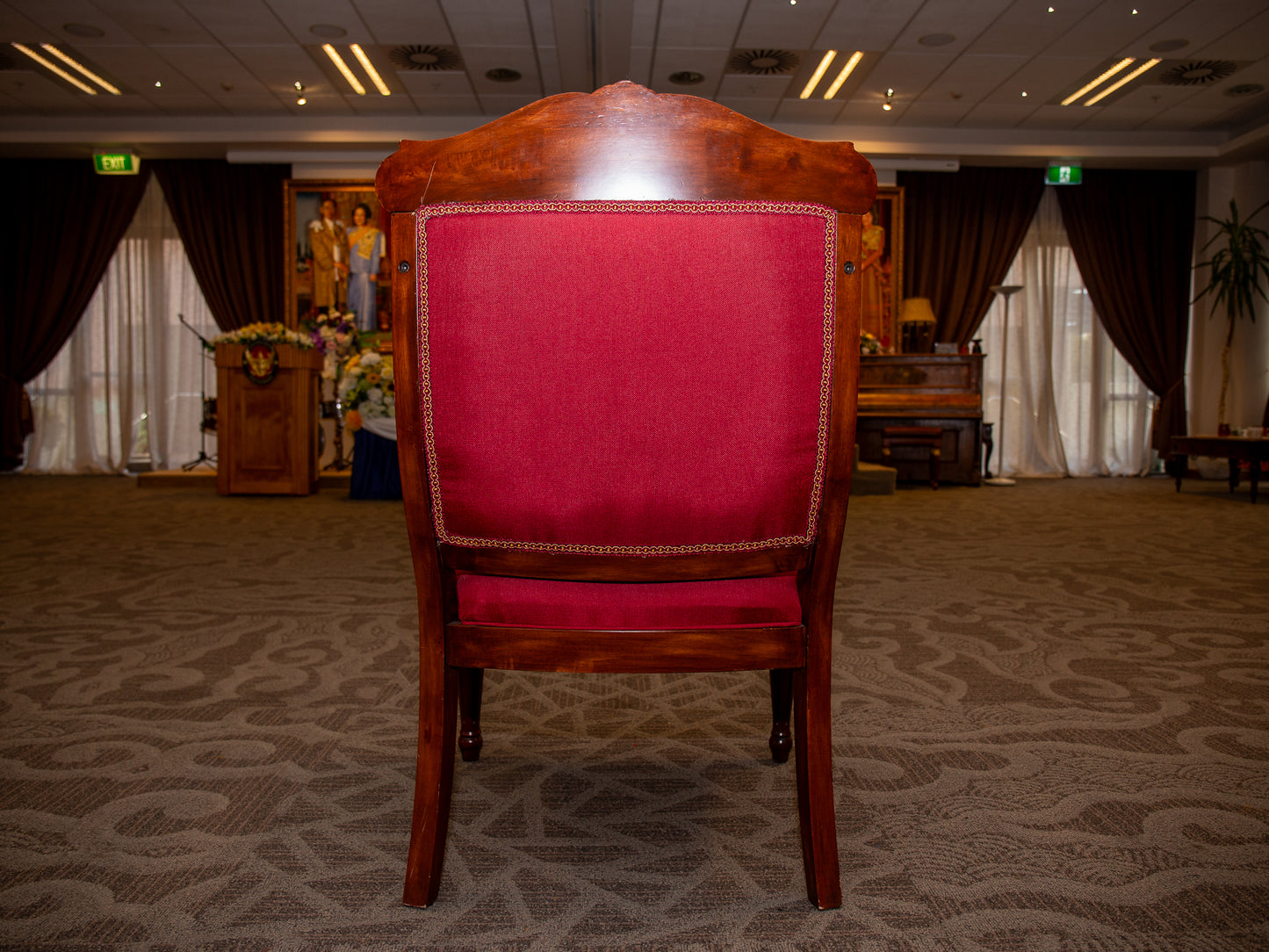 Elegant Traditional Armchair with Rich Red Upholstery