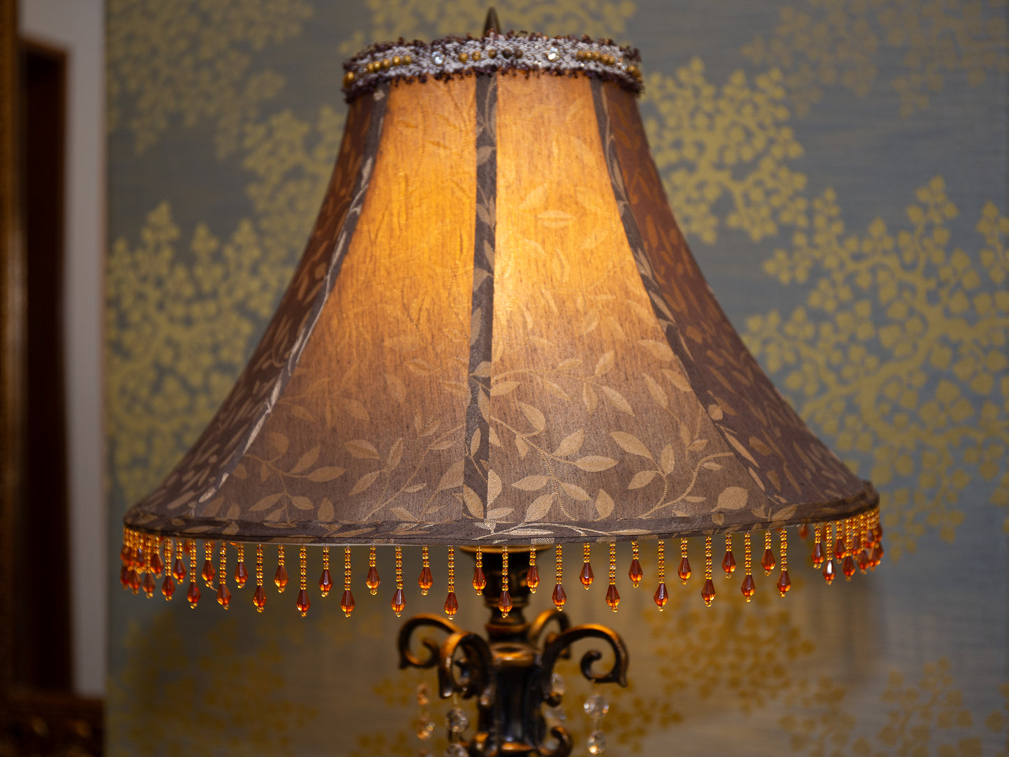 Extravagant Baroque Lamp – Crystal & Beaded Detailing