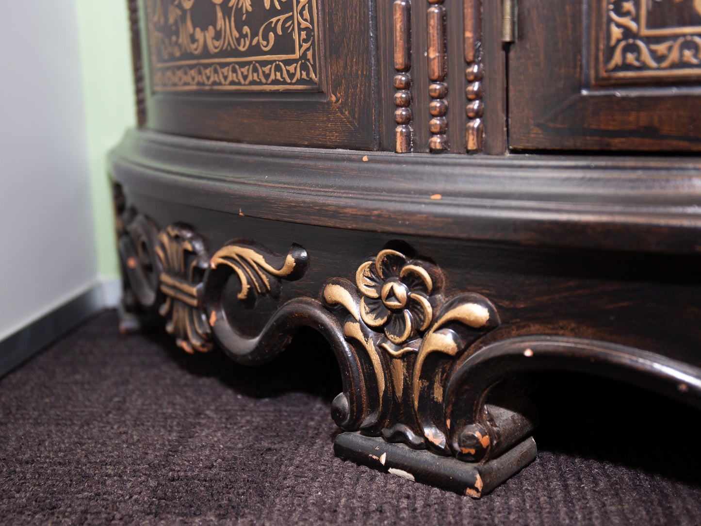 Antique Half Circle Cabinet – Ornate Leaf Inlay & Floral Carved Doors
