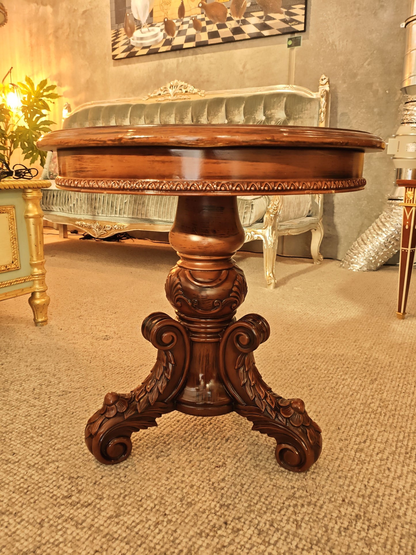 Exquisite Vintage Mahogany Pedestal Table