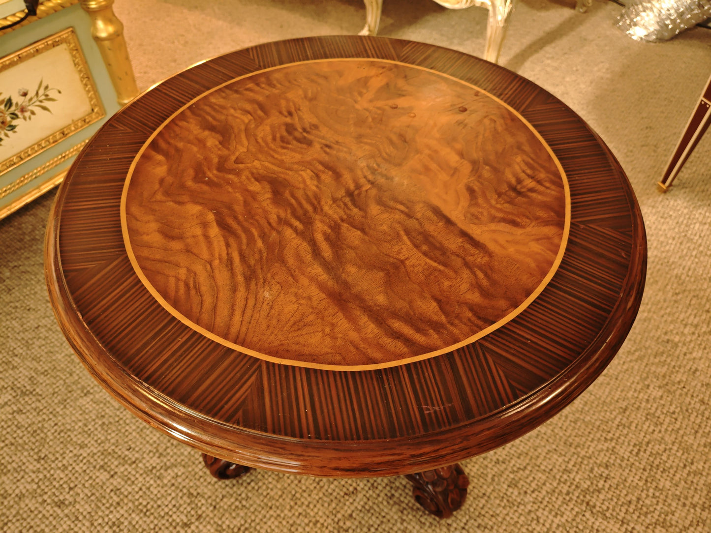 Exquisite Vintage Mahogany Pedestal Table