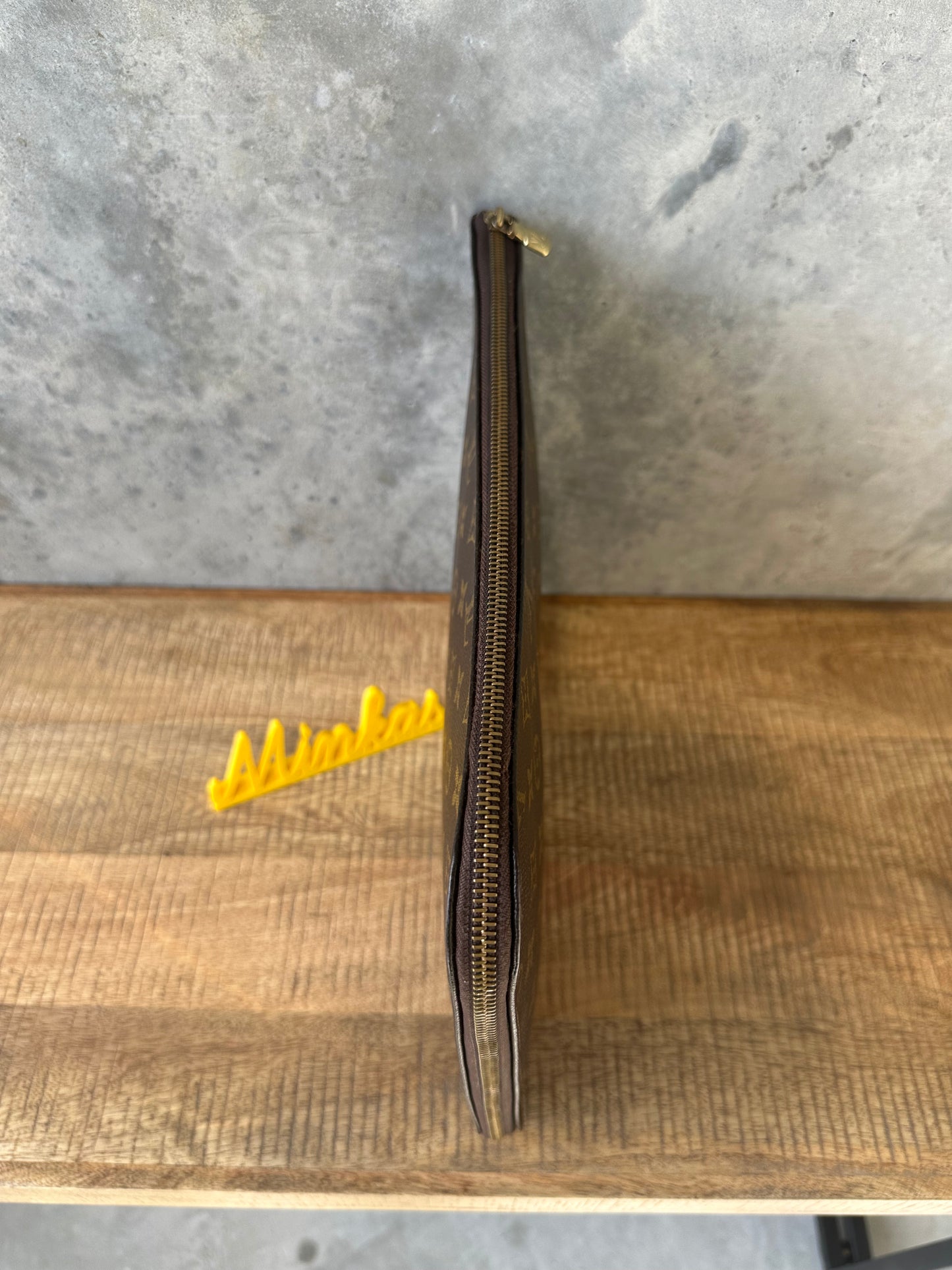 Louis Vuitton Poche Documents