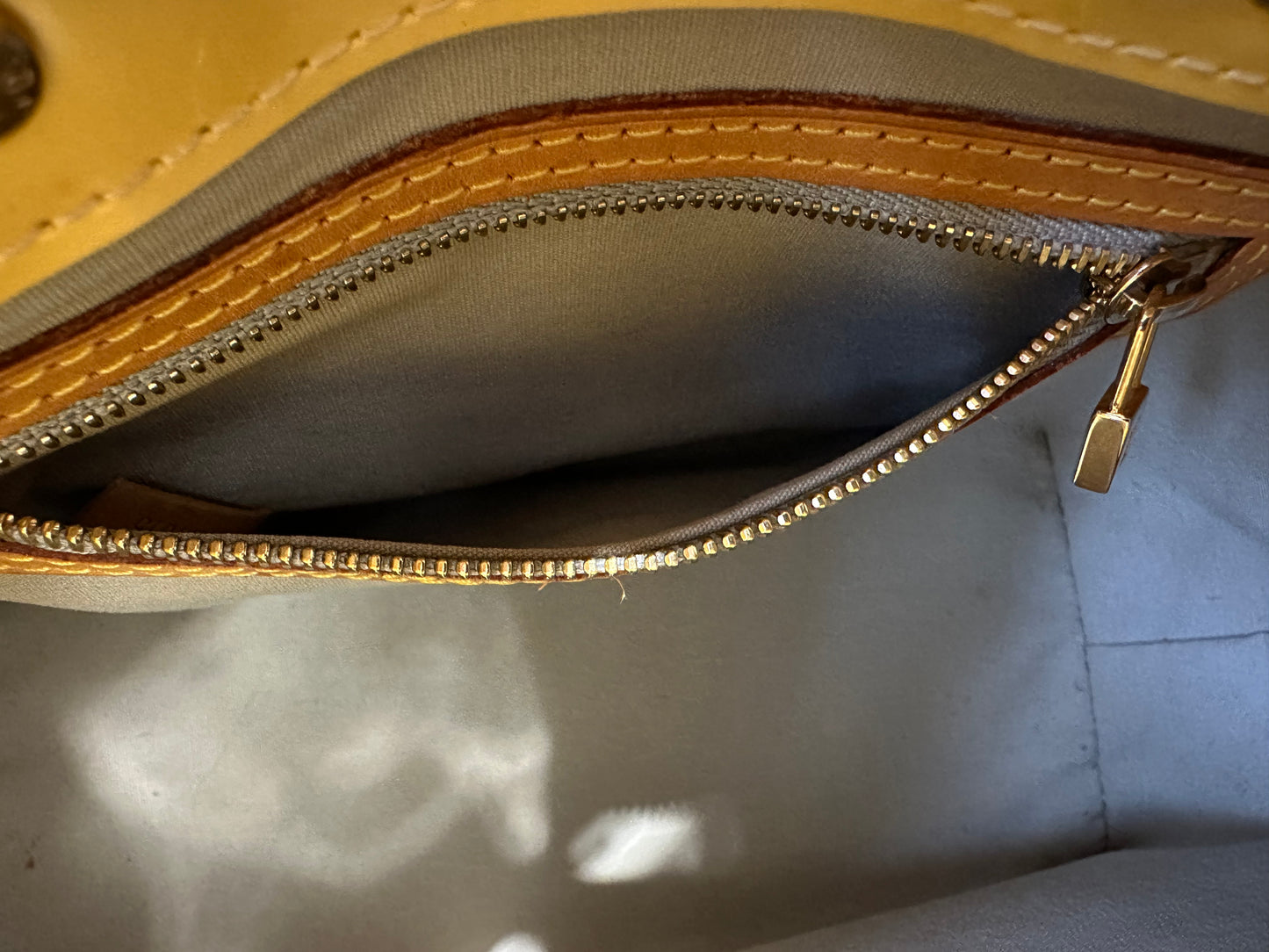 Louis Vuitton Reade