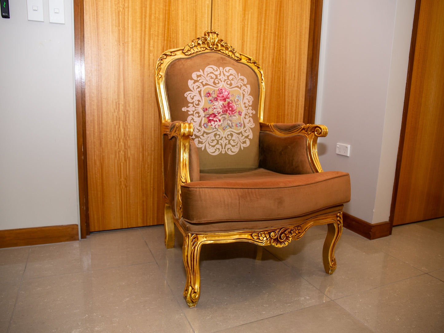 Royal French Provincial Giltwood Style Arm Chair