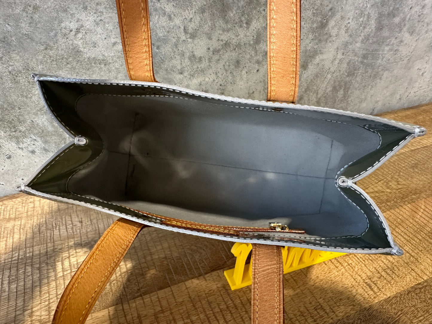 Louis Vuitton Reade